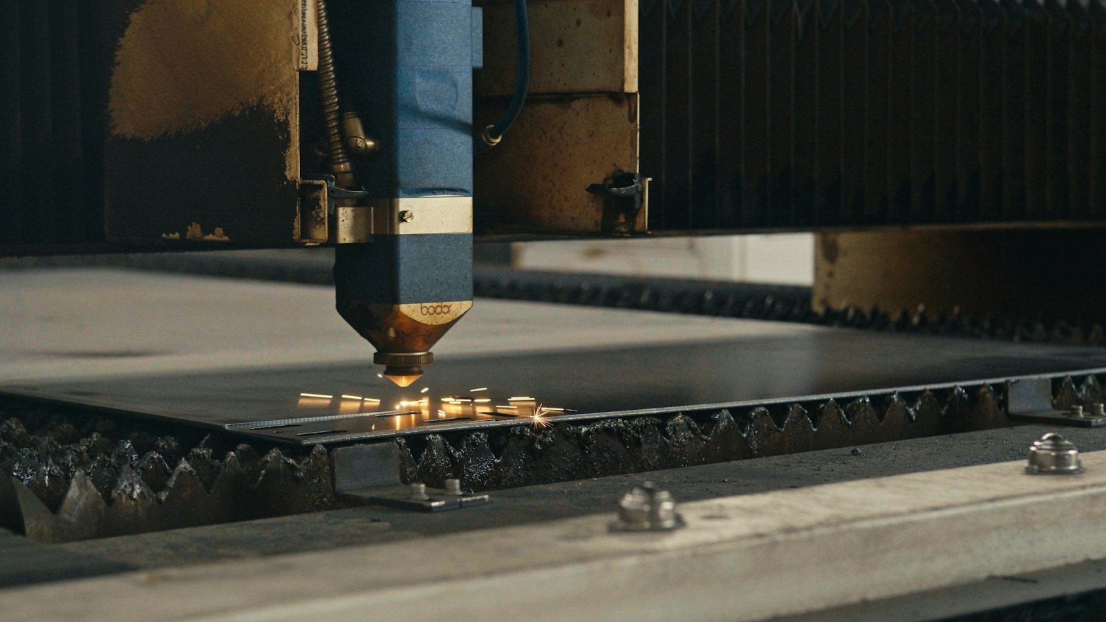 Découpe laser d’une tôle métallique